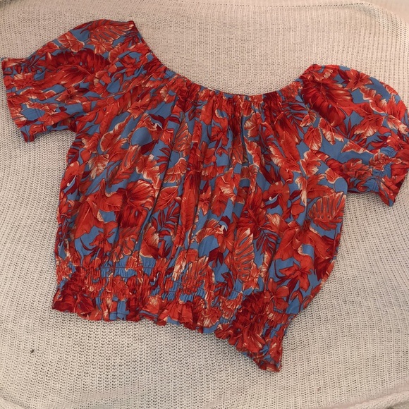 F21 Leaf Pattern Crop Blouse - Picture 2 of 2